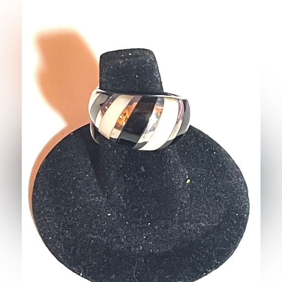 Karis sterling inlaid mother of pearl and Onyx ring size 9 - Picture 1 of 6